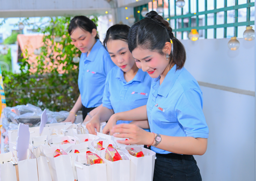 ĐÊM TRĂNG SẺ CHIA